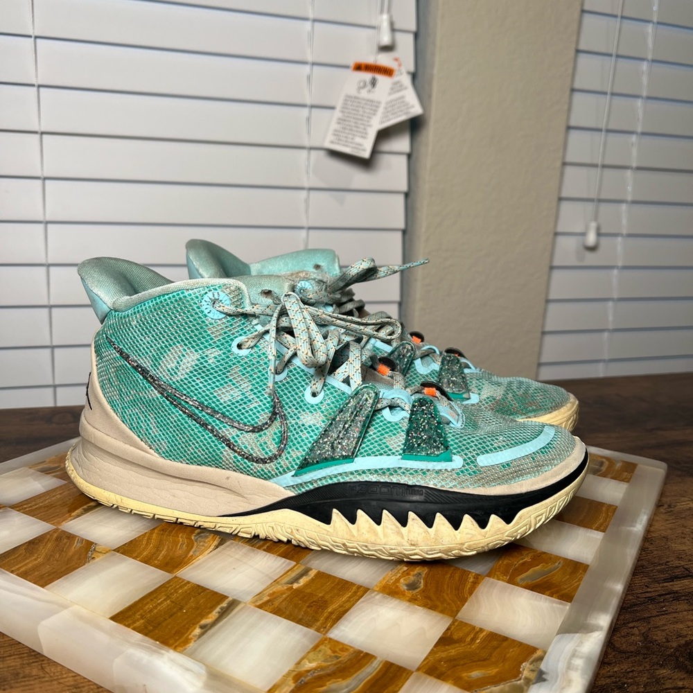 Men’s Nike Kyrie 7 “Copa”